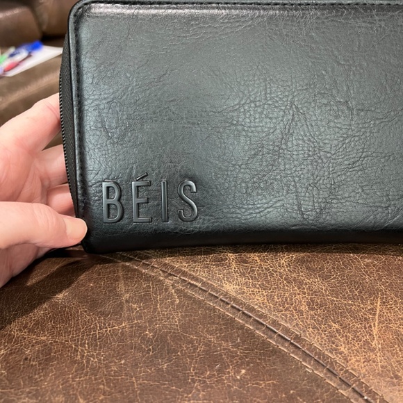 BEIS The Travel Wallet in Black - Picture 2 of 9
